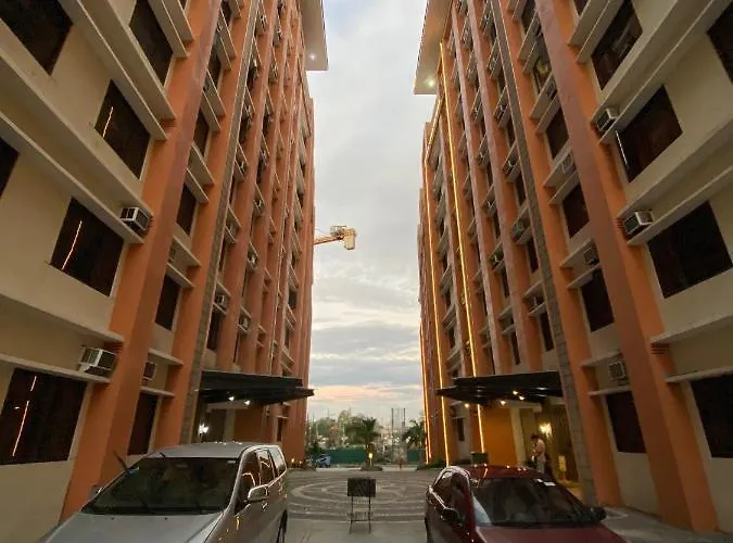 Hotel Oyo 724 Paseo Verde At Real Condominium Manila
